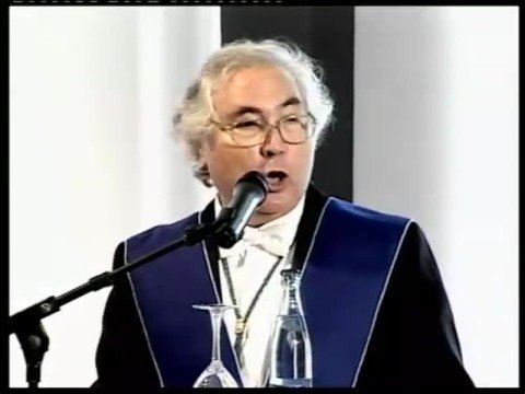 <em>Laudatio</em> de Sir Timothy Berners-Lee a cargo de Manuel Castells, catedrtico de Sociologa de la UOC