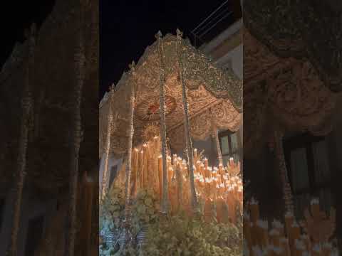 El palio de la Virgen de la Paz y Esperanza en la Magna de Córdoba 2025.