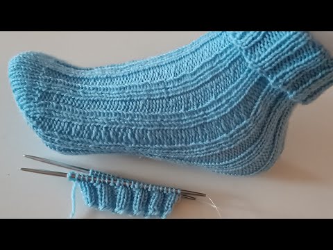 Knit super simple socks with a circular needle without a seam