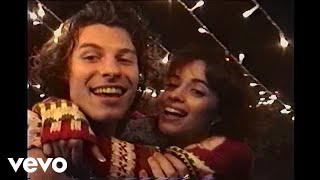 Kadr z teledysku The Christmas Song tekst piosenki Shawn Mendes & Camila Cabello