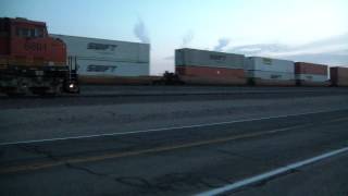 preview picture of video 'A Few Evening BNSF Trains East of Daggett HD'