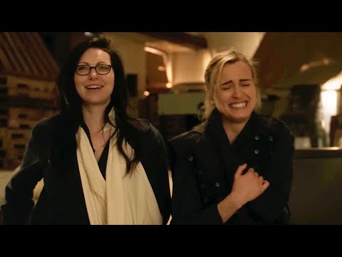 Taylor Schilling and Laura Prepon blooper S5 | OITNB