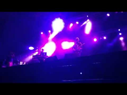 Float fall at bruksel live