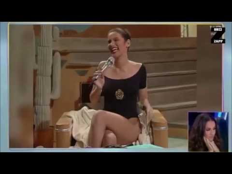 Élisa Tovati sulfureuse en maillot de bain