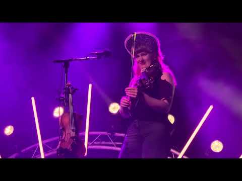 The Rheingans Sisters, end of set, Folkeast, 17/08/2025