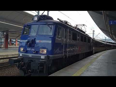 Pociąg IC 2700 Hetman odjazd ze stacji Kraków Główny.