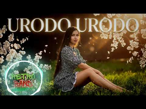 Czerwone Jagody wpadają do wody. Urodo Urodo - RETRO BAND 🎷❤️  Wesele  Biesiada ❤️ #weselnehity