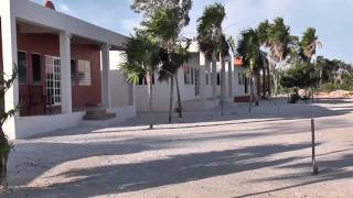 preview picture of video 'Caribbean Blue Belize - Part A - Walking tour to the beach and see the front row.'