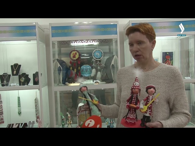 Tourists show high interest in Kazakh national costume dolls