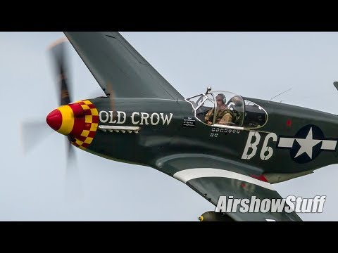 B-17 and P-51 Low Flybys - Thunder Over Michigan 2018