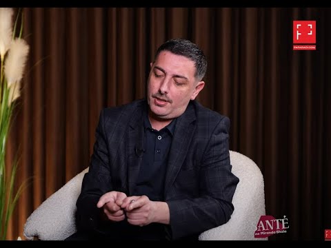 Valon Syla: Ibrahim Rugova i ka fitu 68% me fotografi të Nënës Terezë e Papa Gjon Palit