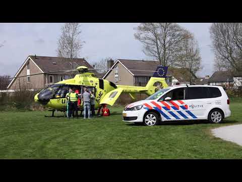 Kindje te water in aan it Jacht in Joure