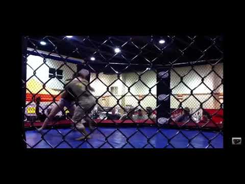 【女vs男】寝技の達人が屈強な男海兵を秒殺タップアウト