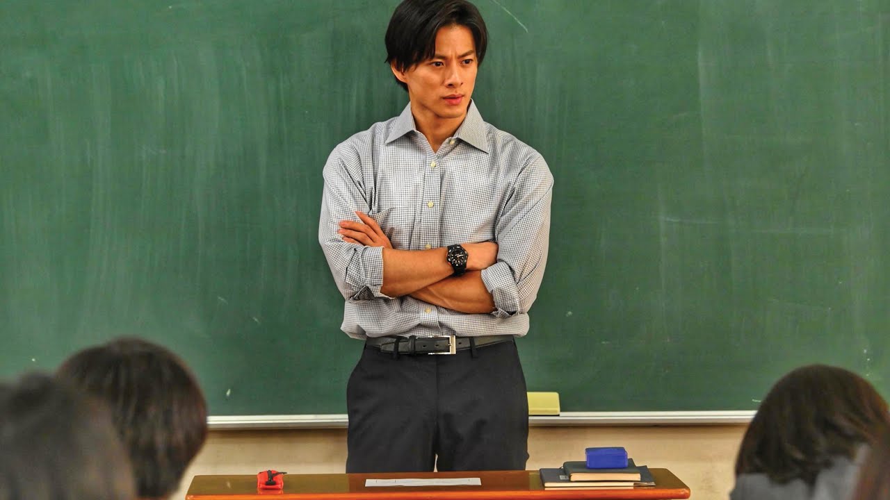 The School Thugs Looks Down on the New Teacher, Not Realizing That He's Not an Ordinary Teacher