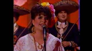 Linda Ronstadt with Mariachi Los Camperos performing Gritenme Piedras del Campo live