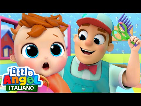 Oggi vado dal parrucchiere | Il primo taglio di capelli di Gianni | Little Angel Italiano