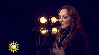 Charlotte Perelli: "Höstens sista blomma" - Nyhetsmorgon (TV4)