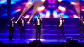 Straight No Chaser   Chicago   12 9 17  Twisting the Night Away