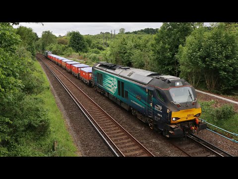 DRS 68016 and 68018 working 6Z95 passing Winchester 26/05/22