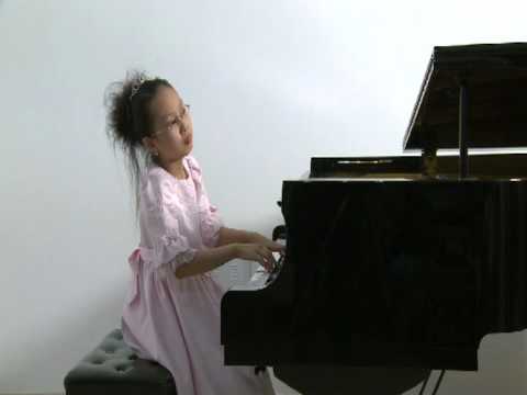 10-year-old playing Chopin Rondo a la Mazur, Op.5