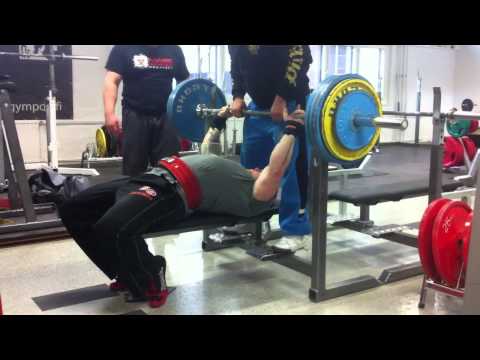 Bench press 3 x 190kg/419lb
