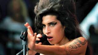 Amy Winehouse  -  Close to the front