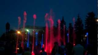 preview picture of video 'Цветные фонтаны в Дзержинске (Color fountains in Dzerzhinsk, Russia)'