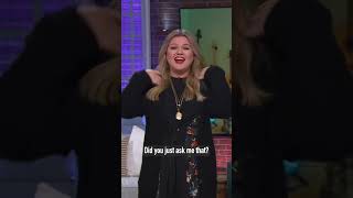 Garth Brooks Pranks Kelly Clarkson!