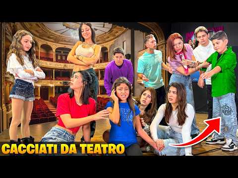 DRAMMA A TEATRO: IL FIDANZATO DI ILARY ENTRA DURANTE LE PROVE PER DICHIARARSI MA VENGONO CACCIATI