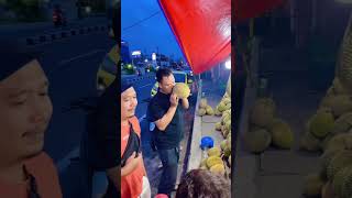 Download lagu This is a real durian, not a display 😂 #viral #funny #fried ice cream #trending #comedy #challeng... mp3