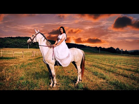 Varga Kinga - Reggelig járom (Official Music Video)