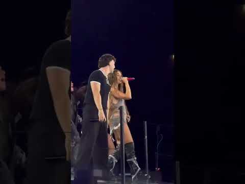😍Lola Indigo y Quevedo cantando “El Tonto” en el Estadio Olimpic de Barcelona