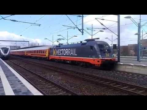 Locomore Zug in Wolfsburg Hbf