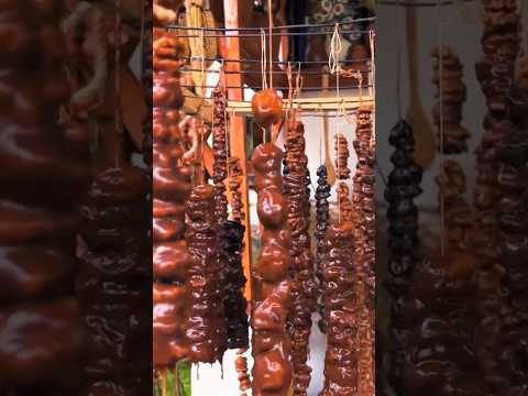 3 ingrédients : des noix + de la farine + du jus de raisin 😋