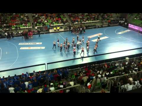 Plesačice na tekmi Krim Mercatora