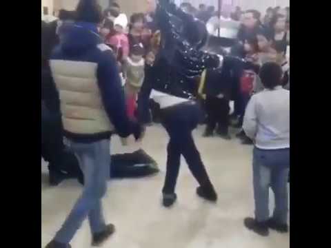 Мужчина сломал шею в танце под песню Майкла Джексона (видео)