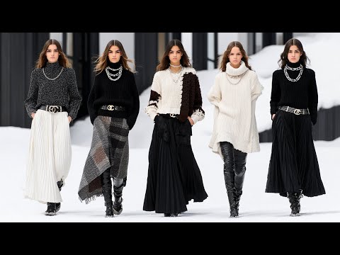 CHANEL Fall/Winter 2025/2026 : From Neutrals to Bold Monochromatic Looks