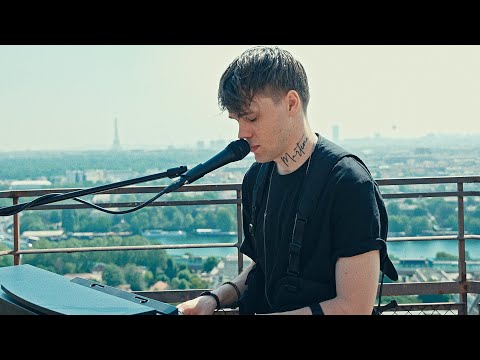 MIKOLAS - Boys Don’t Cry (Live in Paris)