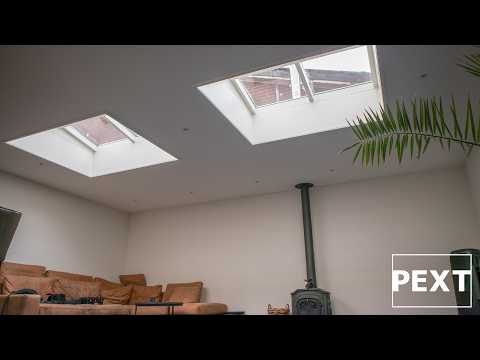 Lichtstraat Zadeldak Grenen met 8 vaks HR++ isolatieglas - 340cm breed | Zwart RAL 9005 video