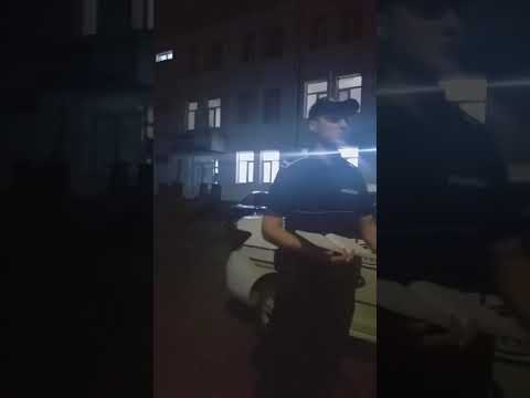 Un tânăr din Târgu Neamț acuză că a fost bătut de 2 polițiști