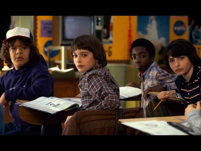 Vídeo relacionado con Cosas extrañas Hawkins Middle School AV Club Sudadera