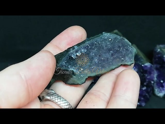 Vídeo relacionado con Mini Drusa de Amatista Calidad Extra Menos 60g Gema Geoda Cristal Cuarzo Mineral Drusita