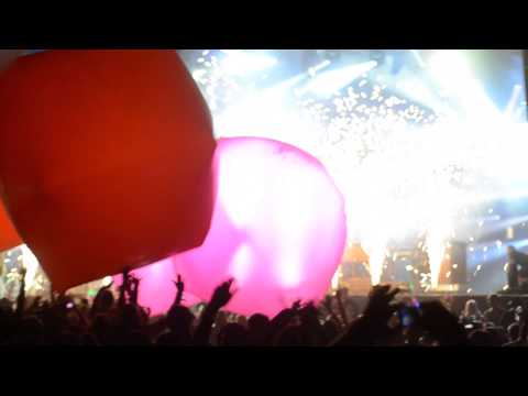 Electric Forest 2013 - String Cheese Incident - Desert Dawn - Crazy balls, streamers, and fireworks