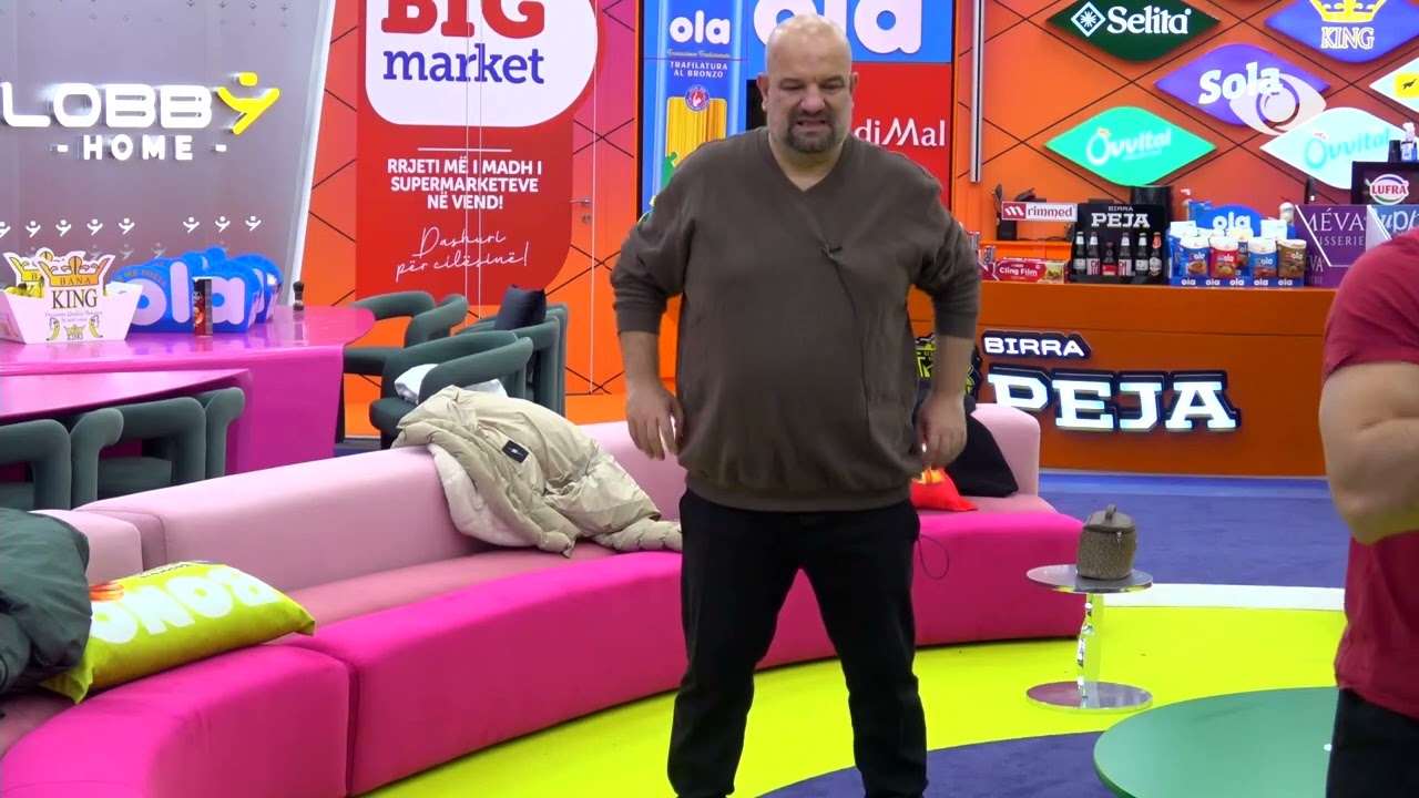 Iliri u bashkohet banorëve teksa bëjnë stërvitje