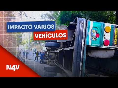 Bus impactó con varios vehículos en Comasagua | Noticias 4 Visión | El Salvador