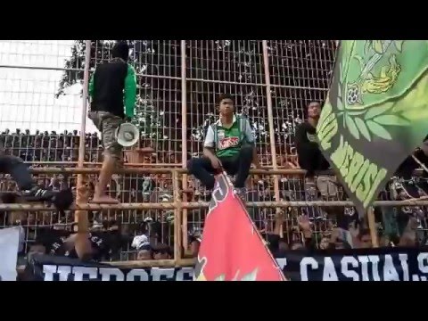 Bonek Green Nord Nge-Chant di Tribun Utara Stadion Gelora 10 Nopember