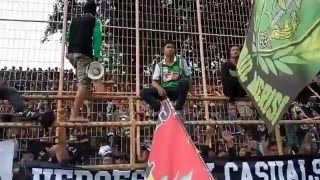 Bonek Green Nord Nge-Chant di Tribun Utara Stadion Gelora 10 Nopember
