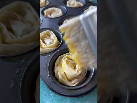 Strawberry and Vanilla Fillo Crinkle Cakes