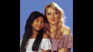 Download lagu DARI PARIS - SARI & MICHELLE YOK KOESWOYO mp3