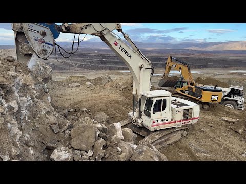 Terex RH30F With Xcentric Ripper & Two Cat 385C Excavators Working Team - Sotiriadis/Labrianidis -4k